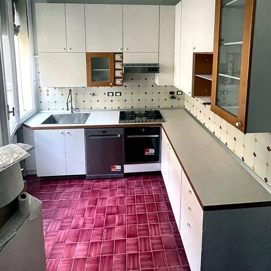 Nuovo top cucina e mobile su misura